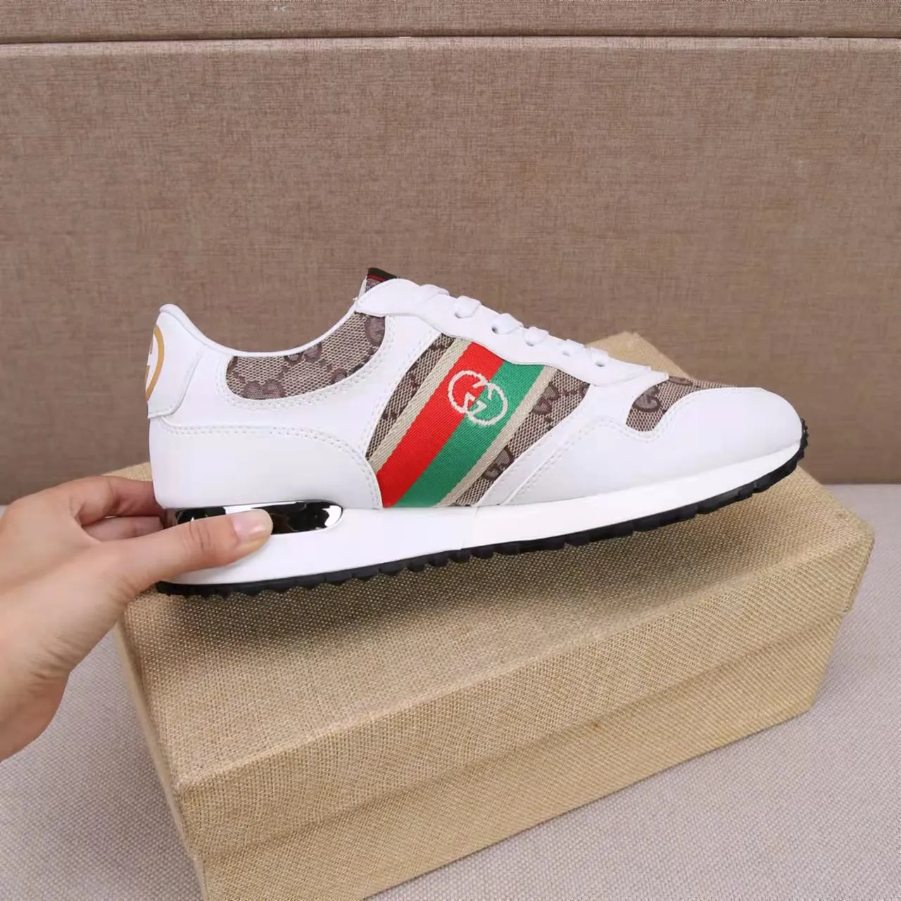 p420 [Gucci Sports Men's Shoes] Gucci fashionable casual men's shoes 🇨🇳Original 1:1 mold, new model debuts first 💯Not high-profile but avant-garde, simple, low-key and fashionable, super versatile style 🌿Original cowhide production ➕Sheepskin lining🎋The version is comfortable on the feet, first-class workmanship🍍38-44 Large quantities in stock